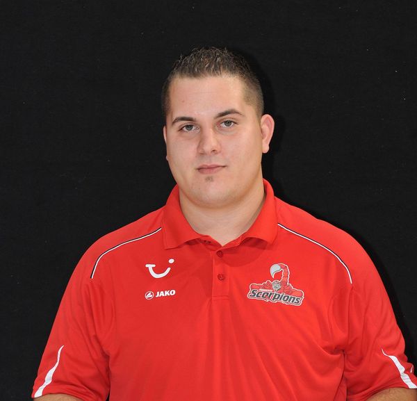 Mannschaft2011   010.jpg - DEL Club Hannover Scorpions Hannover Team 2011-2012 Timo Jordan Betreuer
